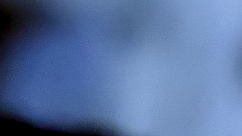 Lionel Messi sostiene la Copa del Mundo a su llegada a Argentina.