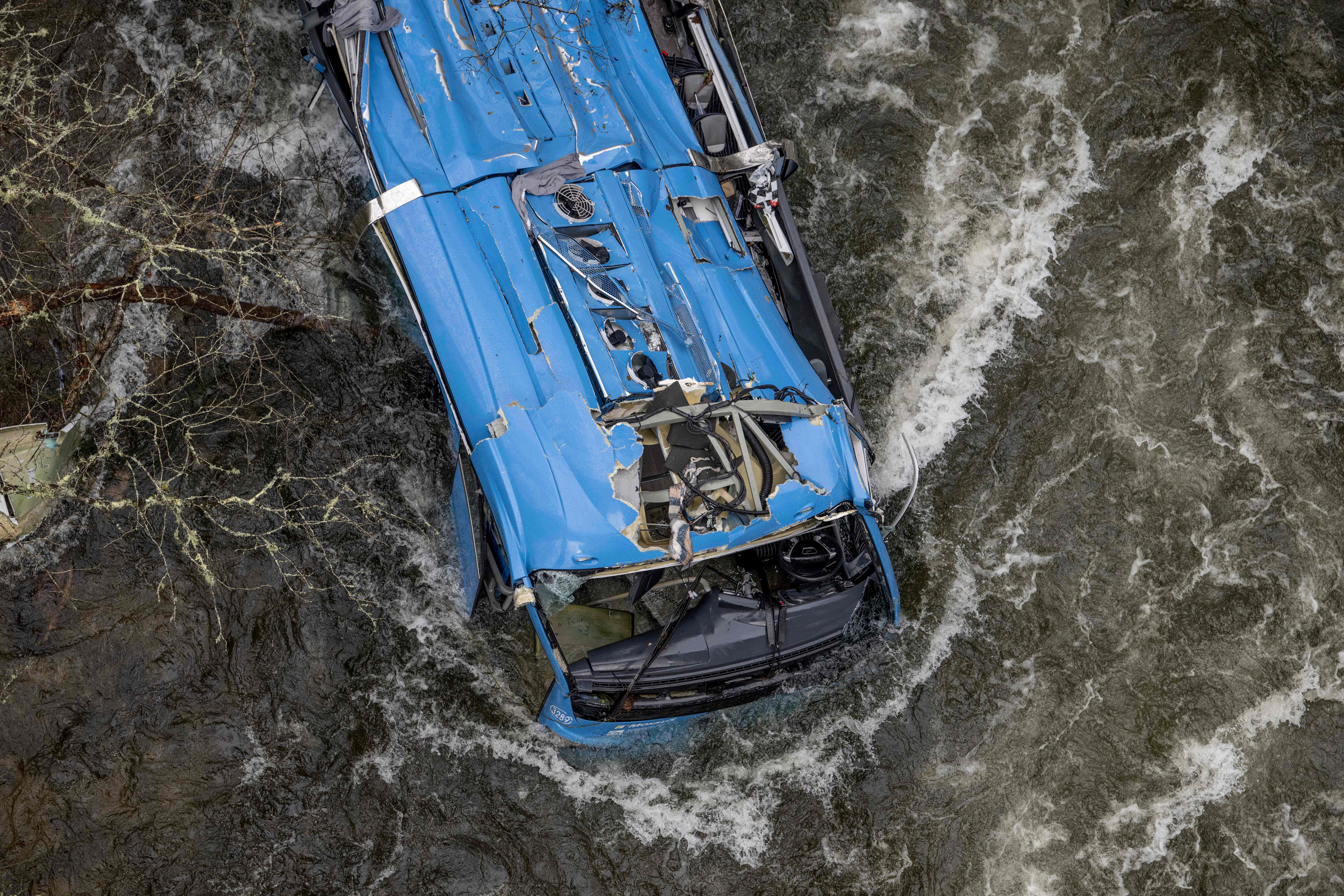 Six dead in northwest Spain when a bus fell from a bridge into a river