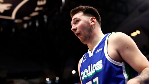 Luka Doncic se ríe tras la victoria ante Lakers.