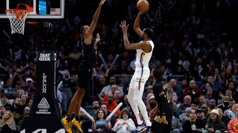 Kevin Durant en el lanzamiento con el que superó a Tim Duncan.