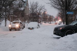 Varios de los muertos en medio de tormenta invernal sufrieron ataques cardiacos mientras paleaban nieve