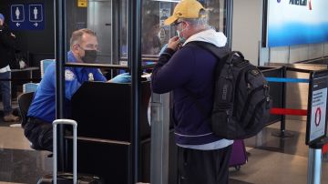 La TSA informa que ha mejorado sus sistemas de revisión de pasajeros.