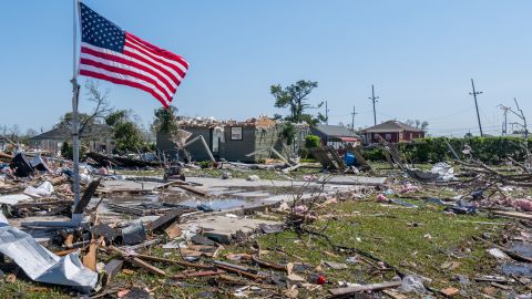 Reportan la devastación de algunas zonas tal el paso del tornado.