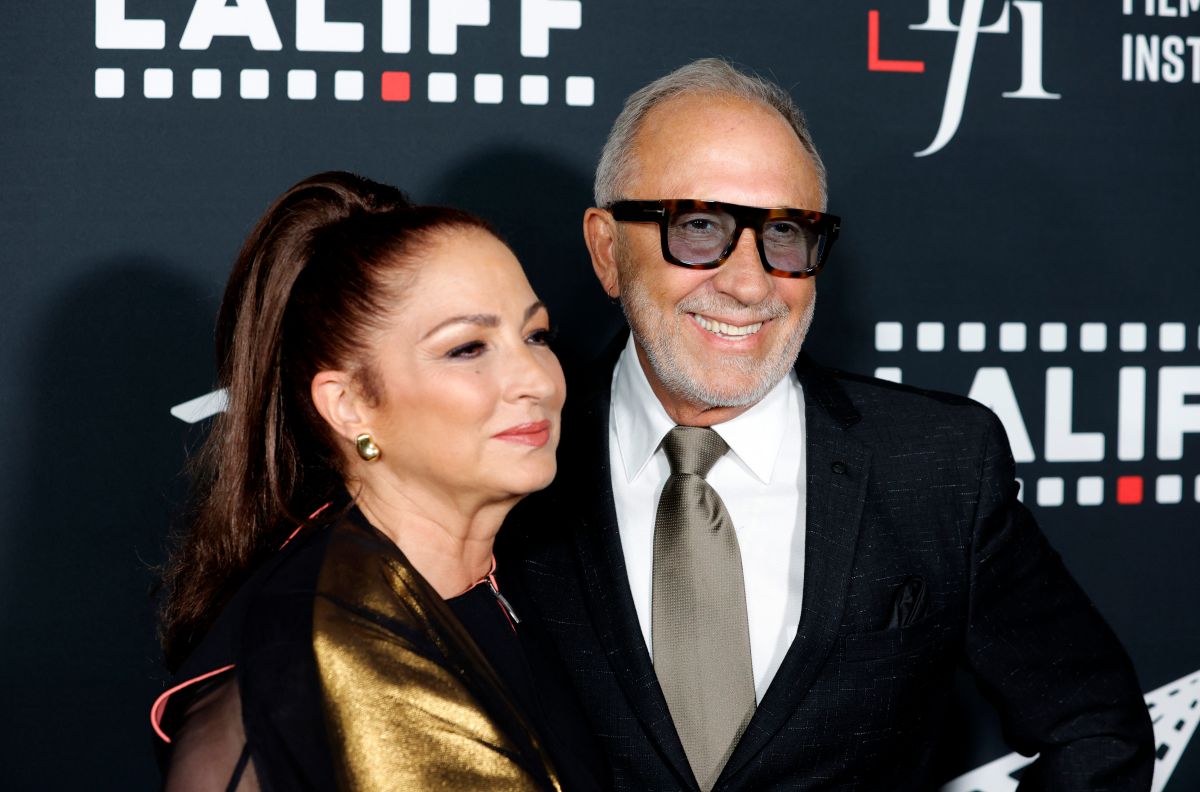 Gloria Estefan knows that no one believes her, but she insists that she saw Santa Claus as a child