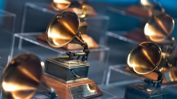 Organizadores de los Latin Grammy evalúan celebrarlos fuera de EE. UU. en 2023.