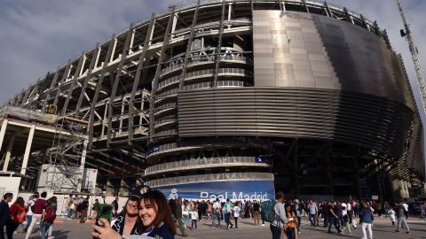 Una vista general fuera del estadio Santiago Bernabéu el 30 de octubre del 2022.