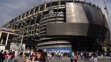 Una vista general fuera del estadio Santiago Bernabéu el 30 de octubre del 2022.