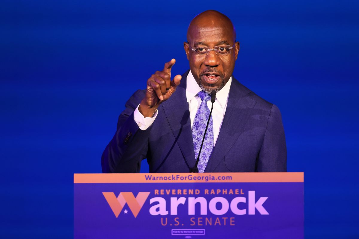 Warnock se convirtió en el primer afroameciano en ganar un mandato de 6 años como senador en Georgia.