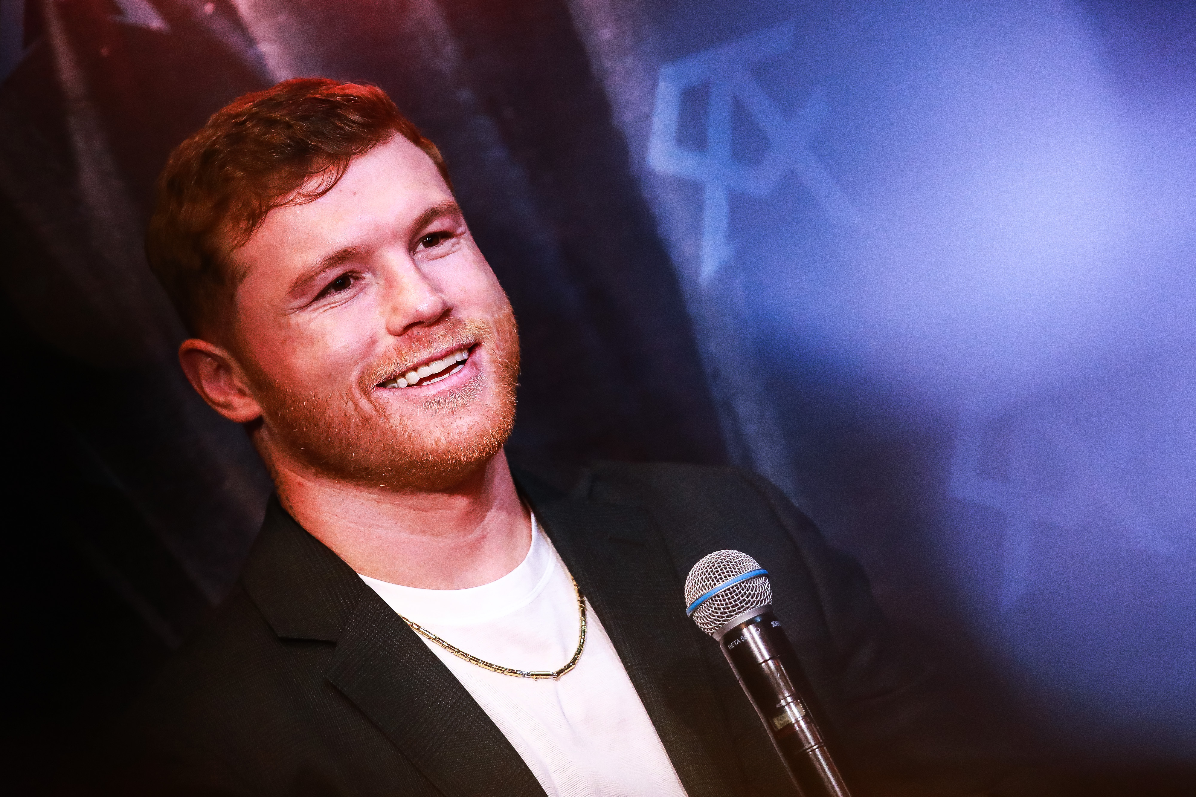 Good gesture: Canelo offered to pay for surgery on a premature baby so that he does not lose his sight