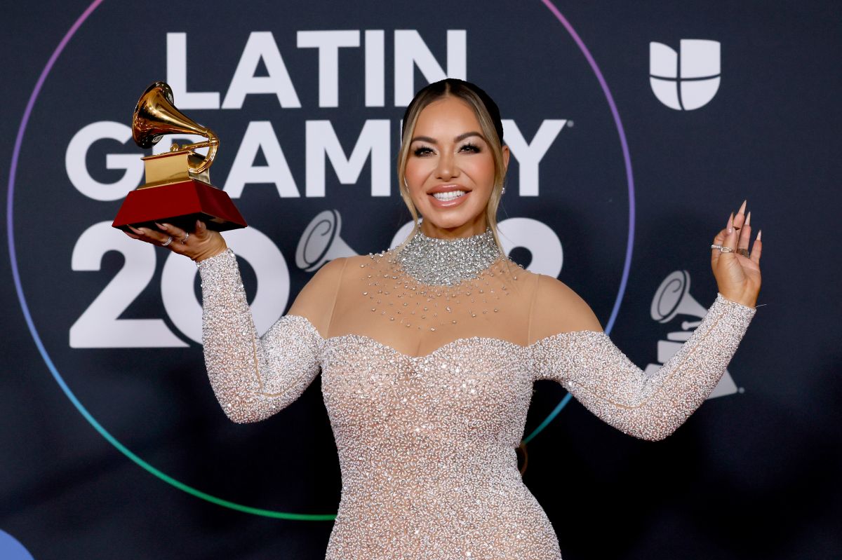 Chiquis Rivera shows off her breasts and with a jumpsuit showed that she was not wearing pantyhose