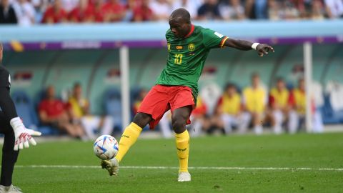 Vincent Aboubakar marcó un gol de sombrero en el Camerún vs Serbia.