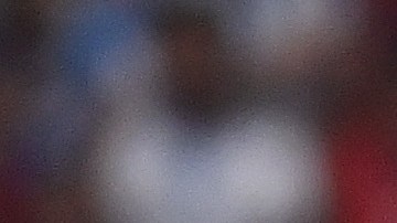 El futbolista amateur Mario Ferri de nacionalidad italiana, irrumpió en el partido Portugal vs Uruguay para mostrar una bandera arcoíris.