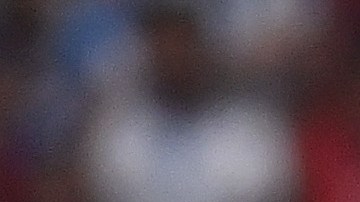 El futbolista amateur Mario Ferri de nacionalidad italiana, irrumpió en el partido Portugal vs Uruguay para mostrar una bandera arcoíris.