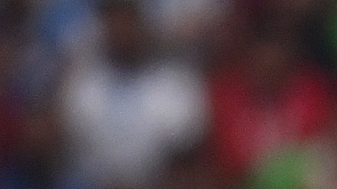 El futbolista amateur Mario Ferri de nacionalidad italiana, irrumpió en el partido Portugal vs Uruguay para mostrar una bandera arcoíris.