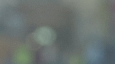 Rodrigo De Paul celebra besando la medalla del título de Argentina en Qatar 2022.