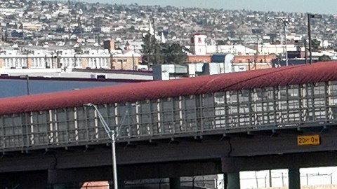 Decenas de inmigrantes confiaban poder ingresar a EE.UU.