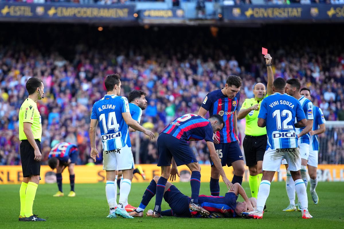 Tras 18 tarjetas en el Argentina vs. Países Bajos del Mundial Qatar 2022 ahora Mateu Lahoz sacó 17 FC Barcelona vs. Espanyol - El Diario NY