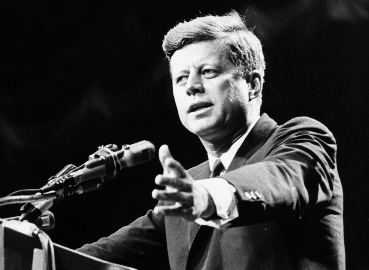 Kennedy inició su mandato el 20 de enero de 1961.
