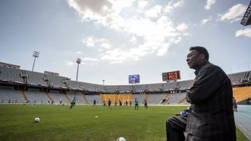 Pelé durante una visita al Estadio Olímpico de Barcelona.