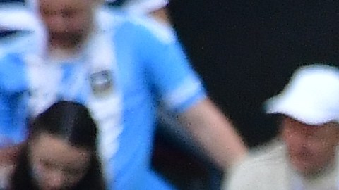 Lionel Messi (L) y Kylian Mbappé (R) se saludan luego del partido de 8vos de final en Rusia 2018.