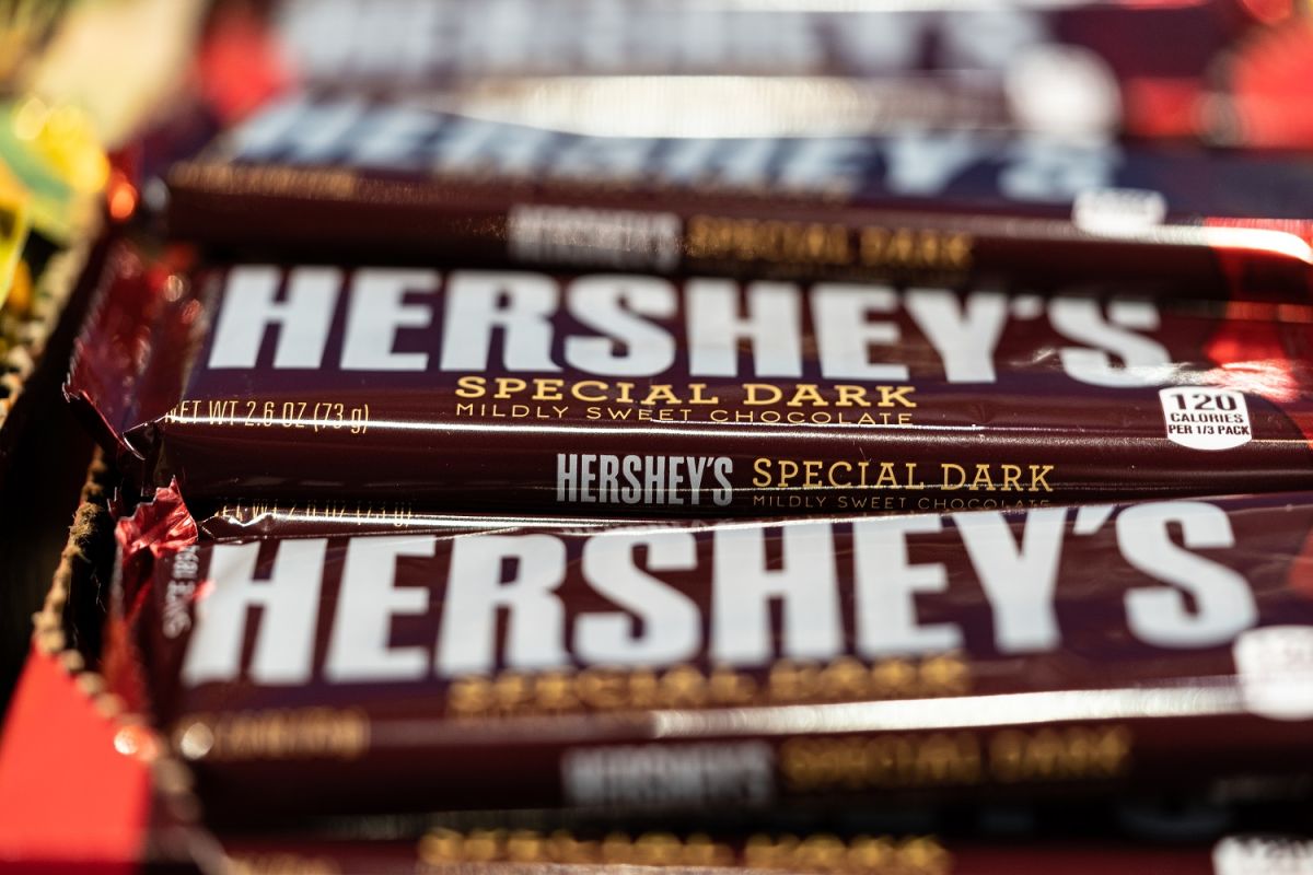 Hershey’s, demandado por vender chocolate oscuro con plomo y cadmio