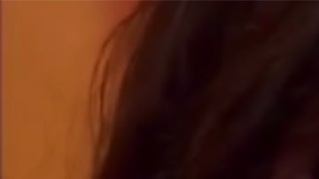 Penélope Menchaca llorando relata el fallecimiento de su nieto.