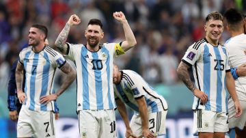Leo Messi (10) celebrando la victoria de Argentina.