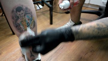 Messi y "Dibu Fernández" encabeza los errores más virales en los tatuajes de homenajes a la selección Argentina