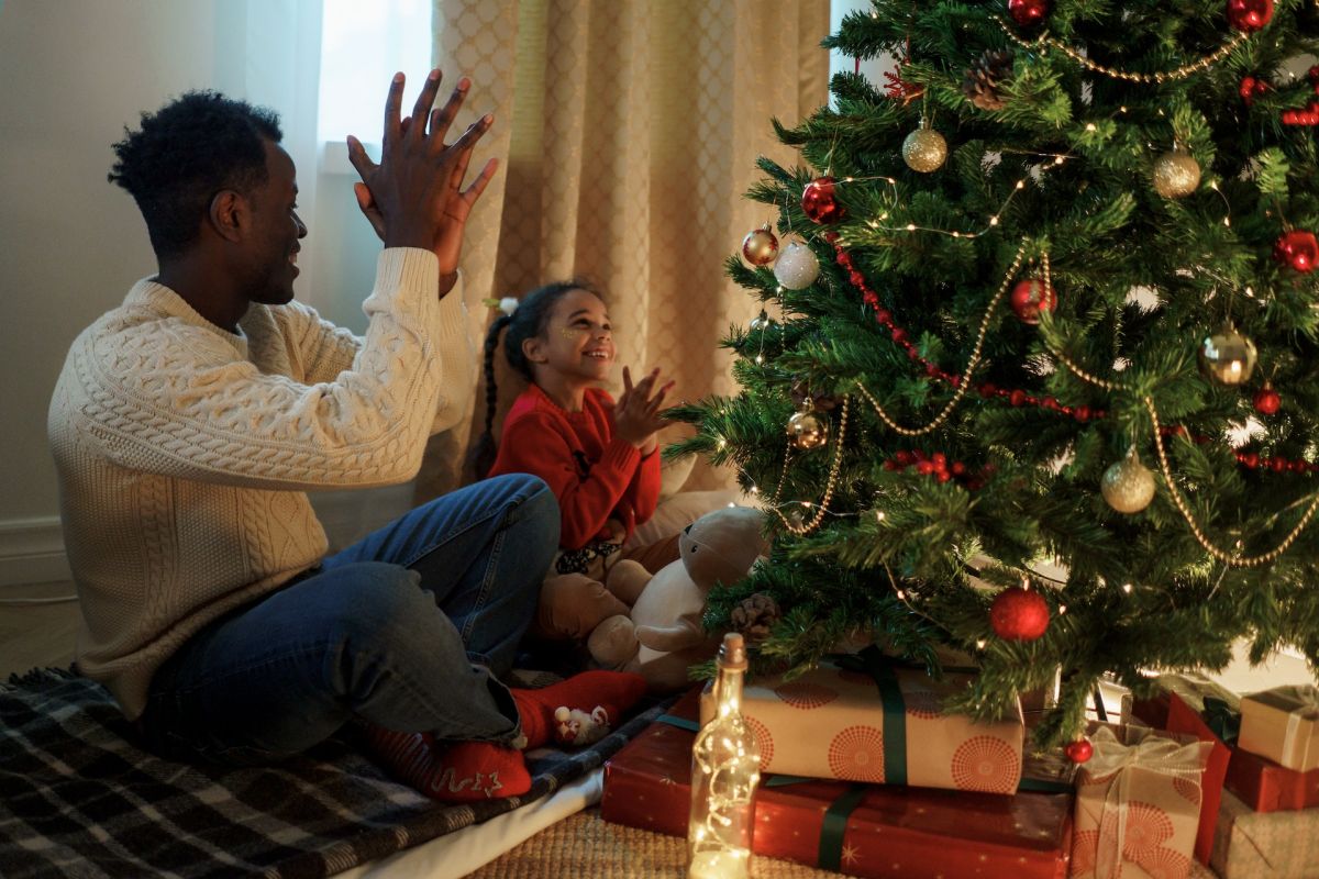 Una de las cosas que más ilusión hace a chicos y grandes es poner el árbol de Navidad.