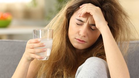 Mujer con resaca