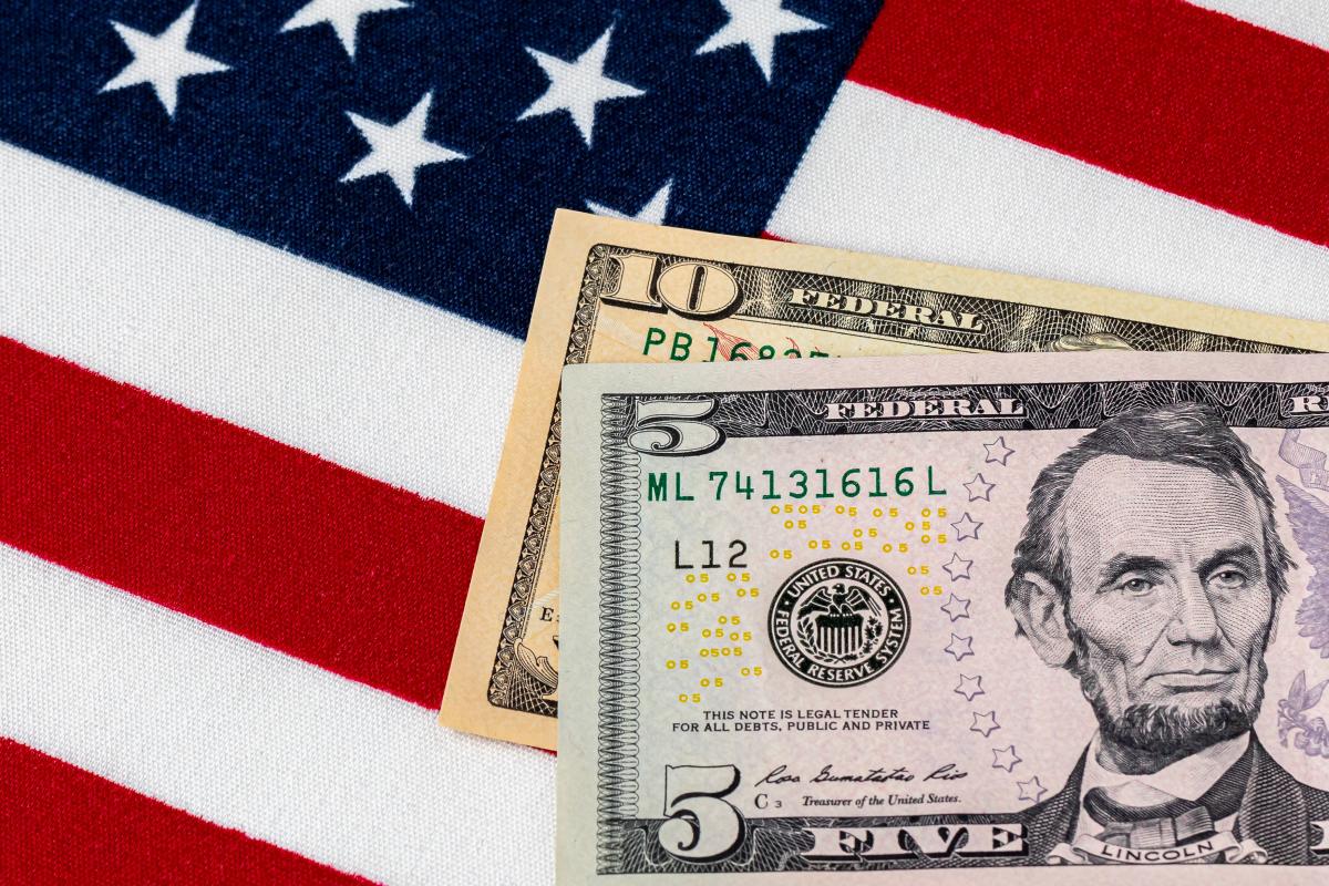 Más de la mitad de los estados en EE.UU. aumentarán salario mínimo en 2023  - El Diario NY