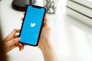 Twitter cambia su algoritmo: te mostrará más tweets de usuarios que no conoces