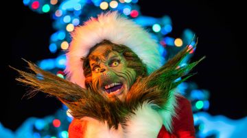 El Grinch está listo para vivir la Navidad en Universal Studios Hollywood.