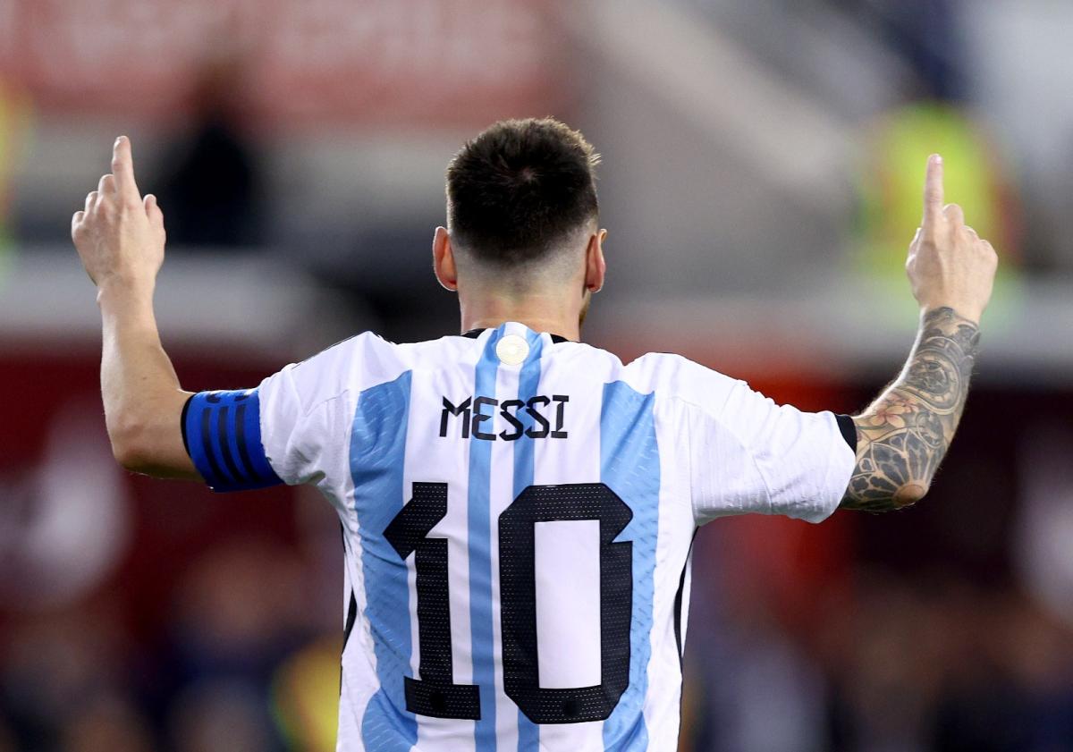 Negar sinsonte fibra El mundo se alza a favor de Argentina en el Mundial de Qatar: Adidas  confirma que la camiseta de Lionel Messi se encuentra agotada - El Diario NY