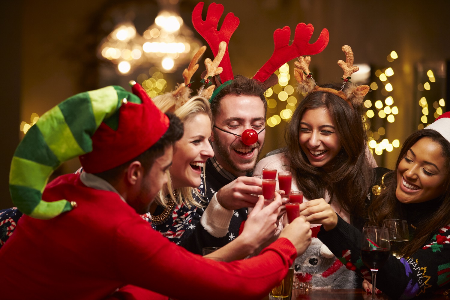 5 efectos negativos de tomar shots de alcohol
