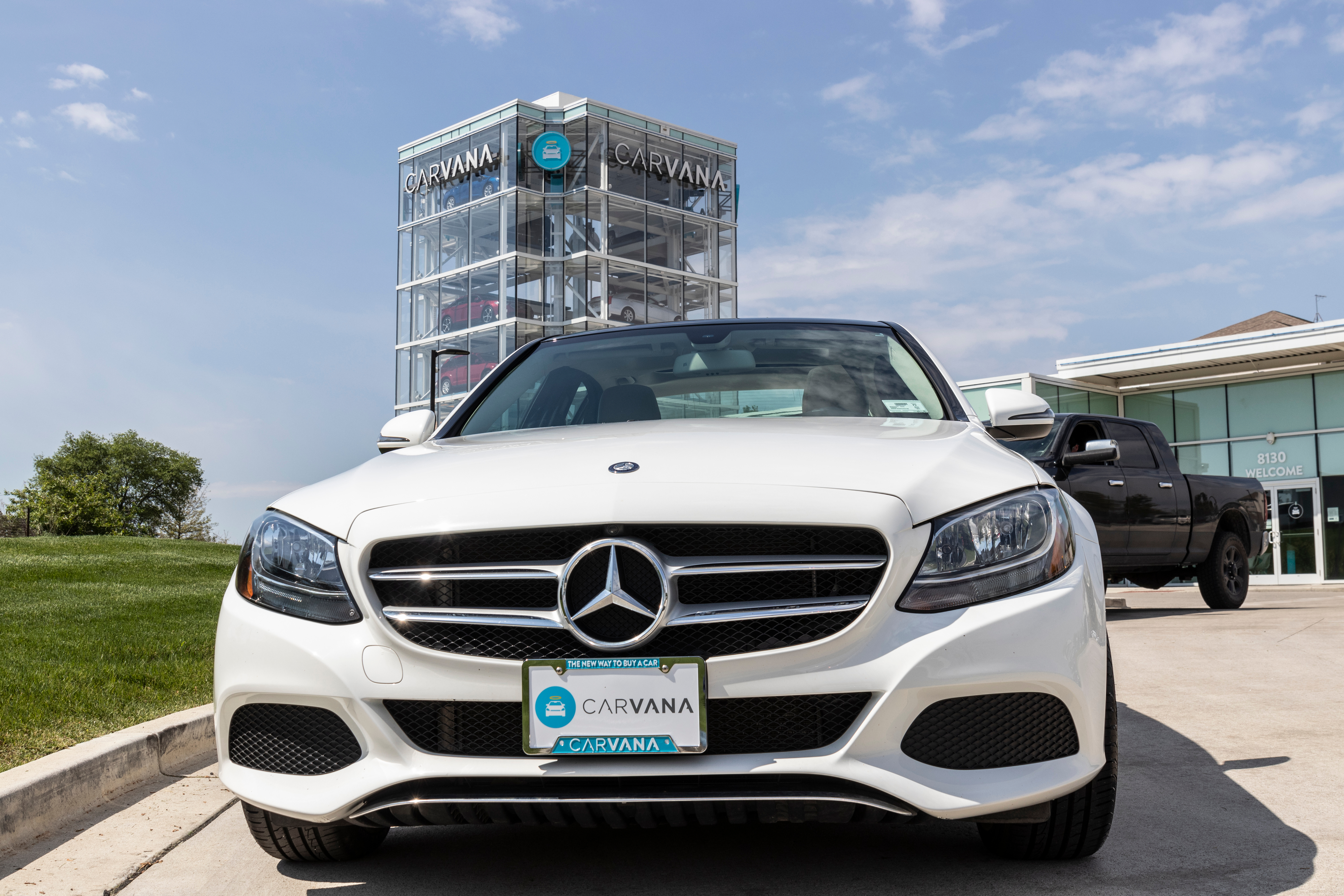 Acciones de Carvana caen más de 40% por temores a que se declare en bancarrota