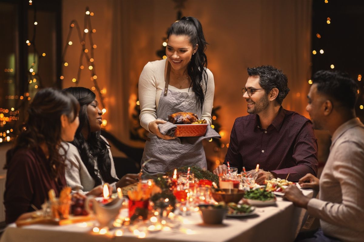 Servir alimentos quemados es uno de los desastres más comunes de la cena navideña.