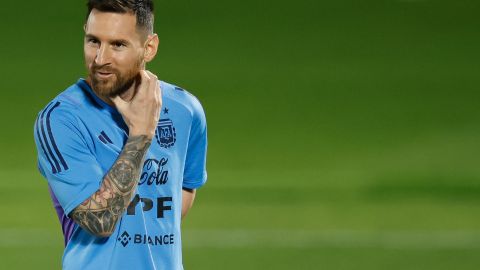 Lionel Messi se concentra en el duelo ante Países Bajos por los cuartos de final del Mundial de Qatar 2022.