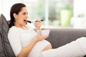 La dieta mediterránea podría disminuir las complicaciones en el embarazo, según un nuevo estudio