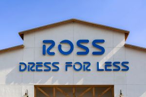 Exempleada de Ross predice que la tienda hará grandes rebajas y que la ropa tendrá precios de hasta $0.49 centavos en enero