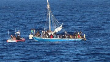 La Guardia Costera ha logrado el rescate de varios inmigrantes en medio del mar.