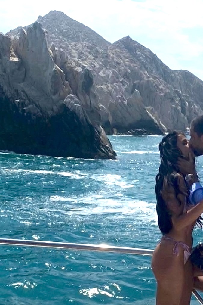 Matías Novoa y Bárbara de Regil en "Cabo".