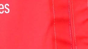 El actor Eugenio Derbez junto a Alessandra Rosaldo.