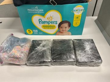 Droga camuflada como pañales de bebé.