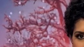 Francisca y Jessi Rodríguez posan con sus carteras de caja de huevos.