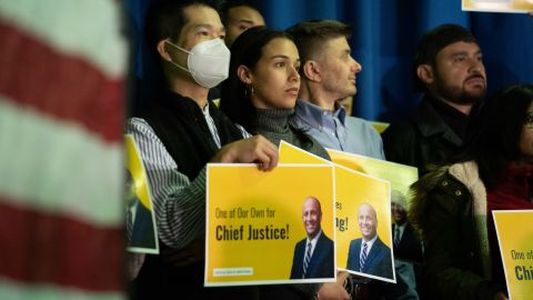 Un grupo que apoya al juez Héctor LaSalle participó en una  reciente demontración a favor de su candidatura para el máximo tribunal del estado.