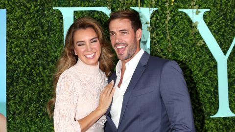 La actriz Elizabeth Gutiérrez junto a William Levy en el 2017.