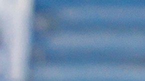 El entrenador del Real Madrid, Carlos Ancelotti (i), y el entrenador del Barcelona, Xavi Hernández (d), posan junto al trofeo de la Supercopa de España, este sábado en el estadio Rey Fahd de Riad.