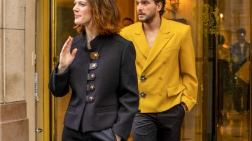 Kit Harington y Rose Leslie asistieron al desfile de Louis Vuitton.