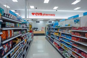 CVS y Walmart reducirán horario de farmacias por falta de personal